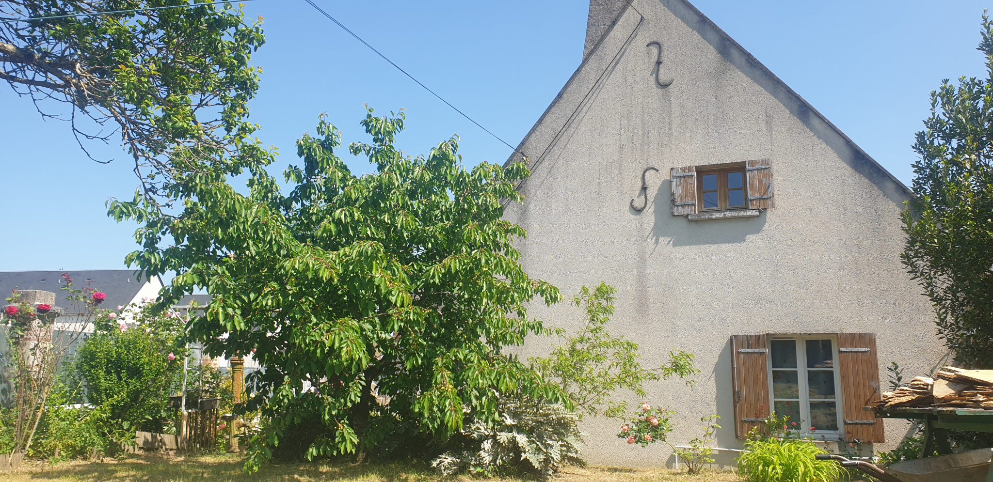 Maison ancienne avec dépendances centre Azay-Sur-Cher